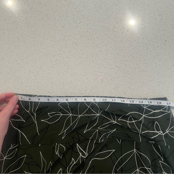 Roz & Ali Green with Black and White Leaf Pattern Flare Stretchy Skirt - Picture 8 of 11